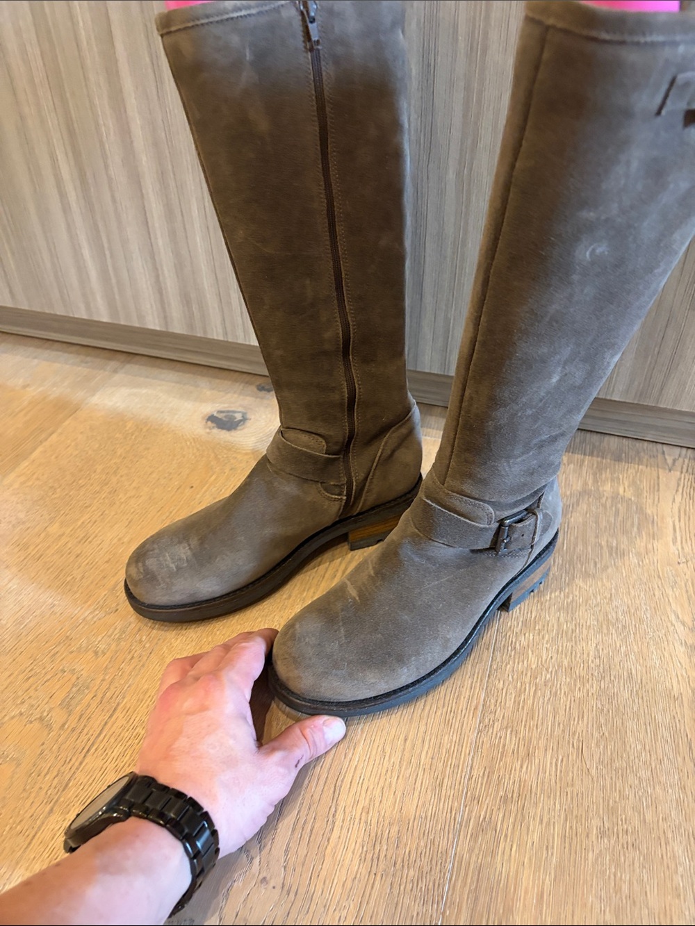 La CANADIENNE Brown Suede Boots